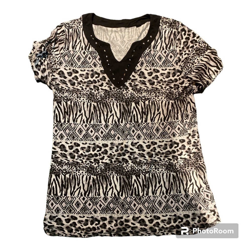 Canda animal print short sleeve V-neck Tee medium 96% viscose 4% elastia…